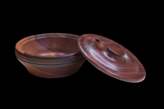 Fekete dió fatál fedéllel