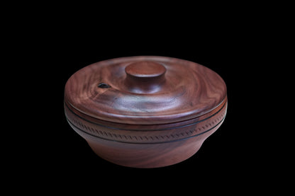 Fekete dió fatál fedéllel